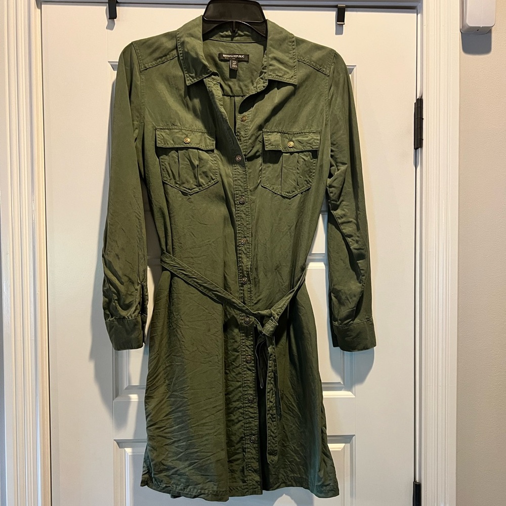 Green Banana Republic knee length dress, size 4P